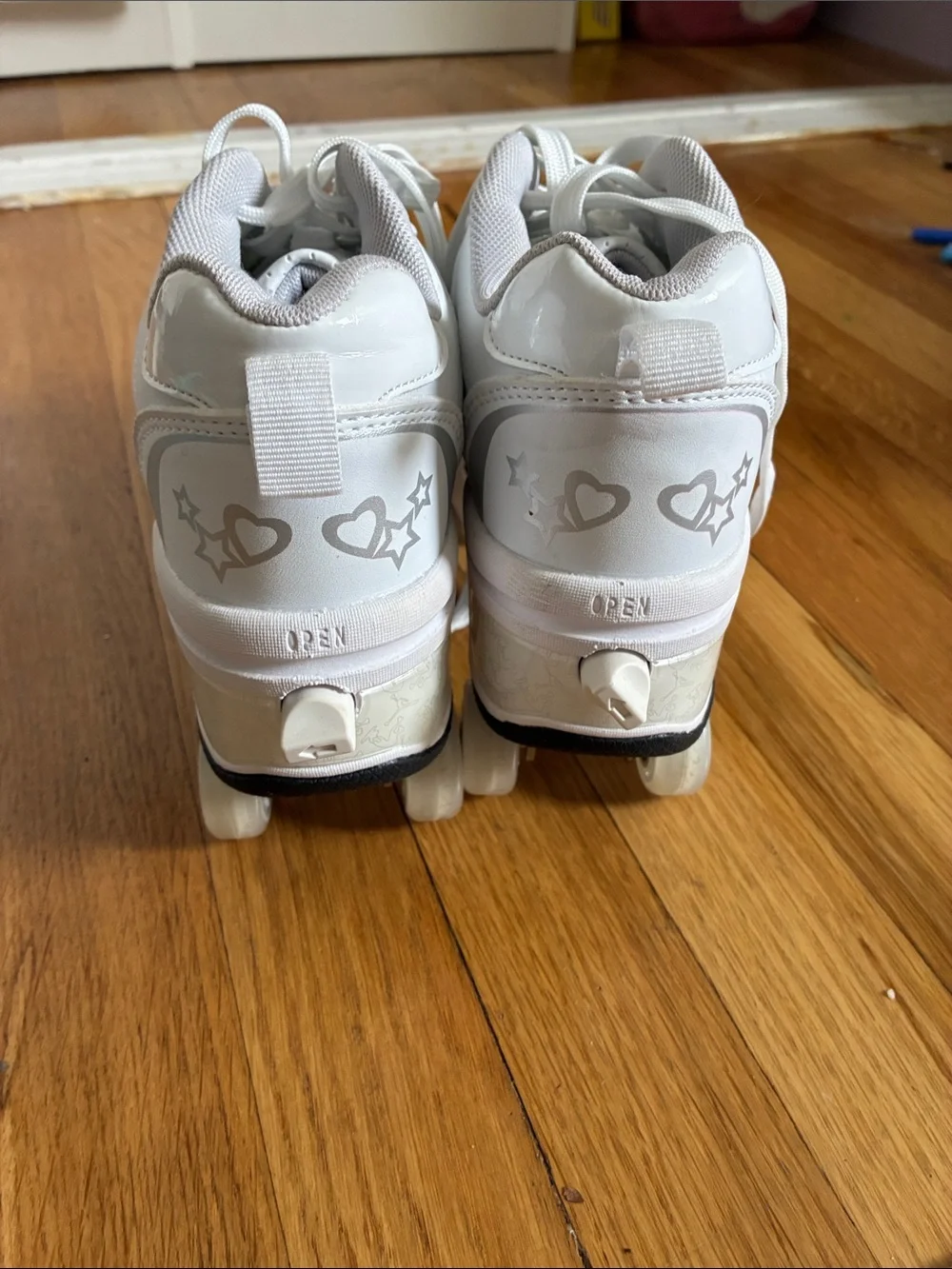 Kids White Light-Up Roller Shoes with Hearts - Picture 1 of 3